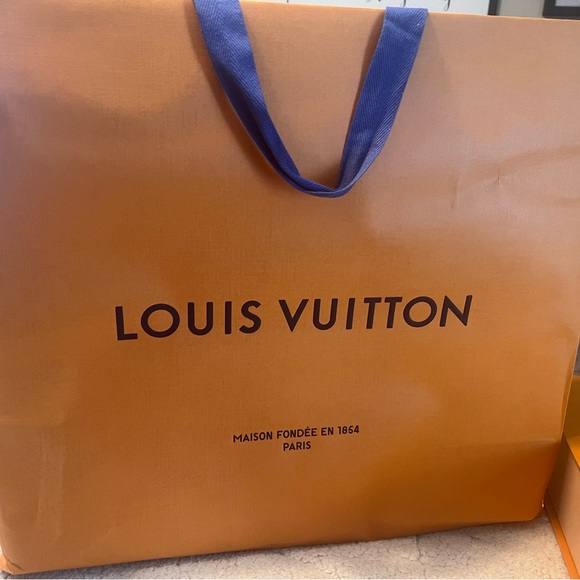 Large Louis Vuitton purse box and bag. - Picture 5 of 7